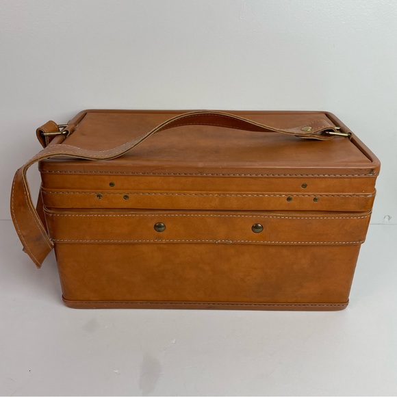 Hartmann Luggage Vintage Faux Leather Train Case